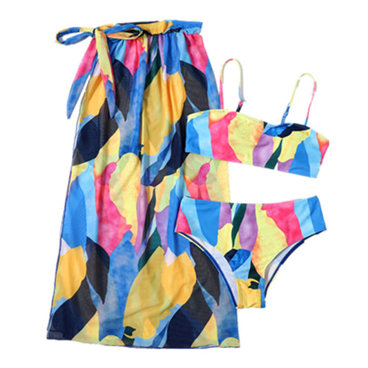 Bikini de tres piezas con estampado colorido